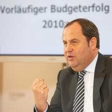 PKFinanzminister Pröll zu 'Vorläufiger Budgeterfolg 2010' 310111
