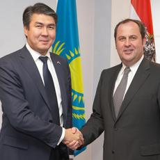 Kasachischer Vizepremier Issekeshev bei Finanzminister Pröll 210211