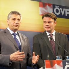 Neuer ÖVP-Chef Spindelegger stellt seinen Generalsekretär Hannes Rauch vor 200411