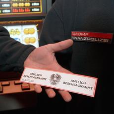 Finanzpolizei kontrolliert Glücksspielautomaten in Niederösterreich 010212