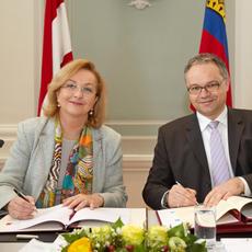 Finanzministerin Fekter unterschreibt Steuerabkommen mit Liechtenstein 290113
