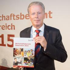 Wirtschaftsminister Mitterlehner präsentiert den Wirtschaftsbericht 2015   010715