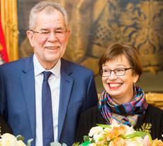 Valentinsgruß an Bundespräsident Van der Bellen und Gattin Doris 100217