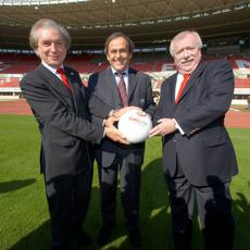 UEFA Praesident Platini besucht Ernst-Happel-Stadion 011007